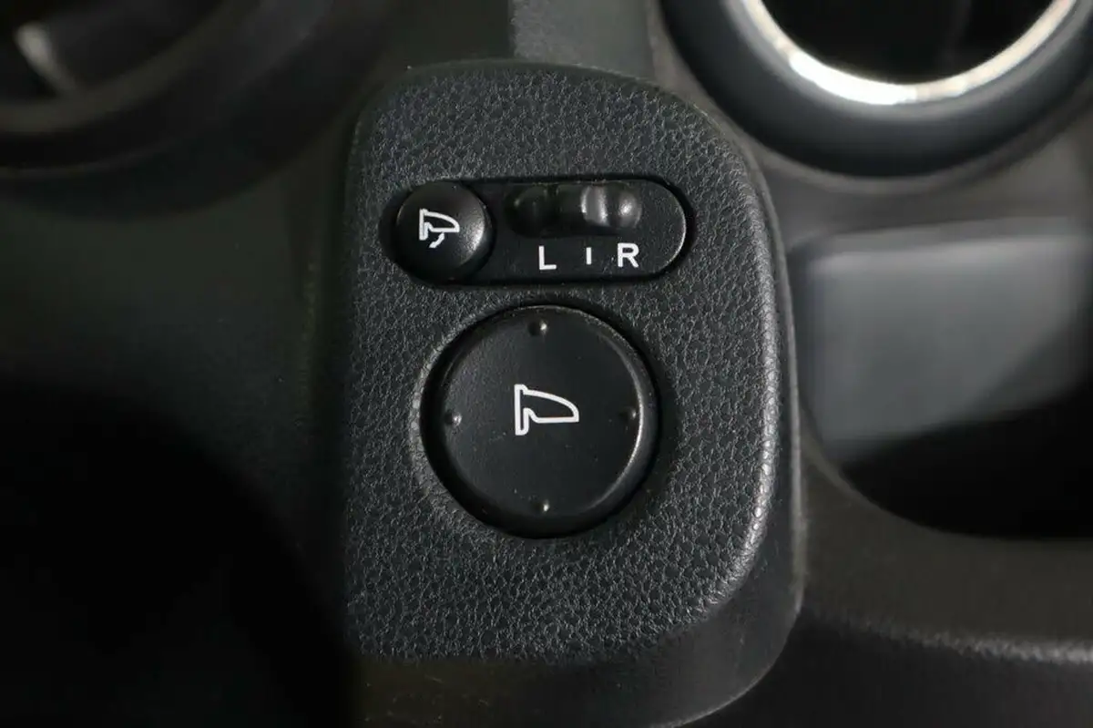2013-honda-jazz-14-es-plus-big-23