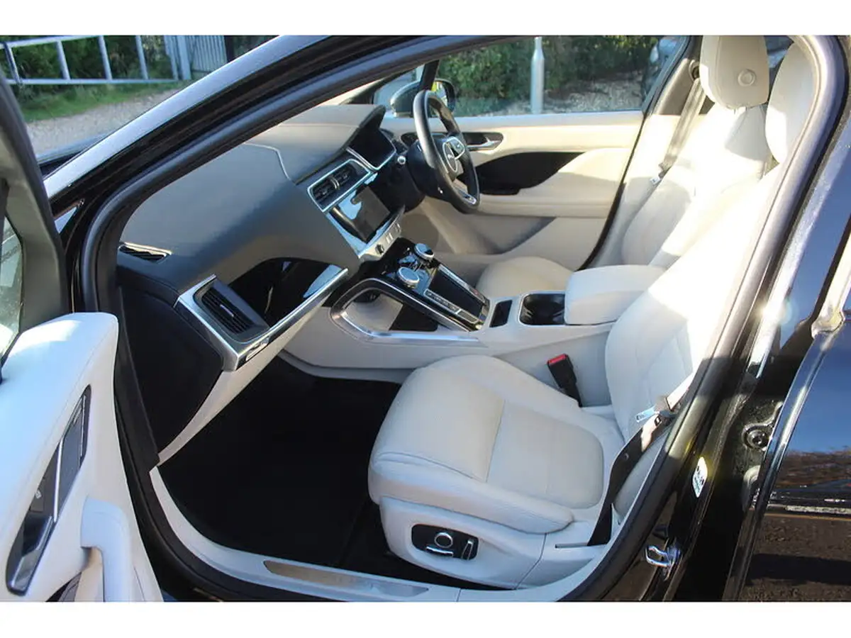 2021-jaguar-i-pace-ev400-black-big-12