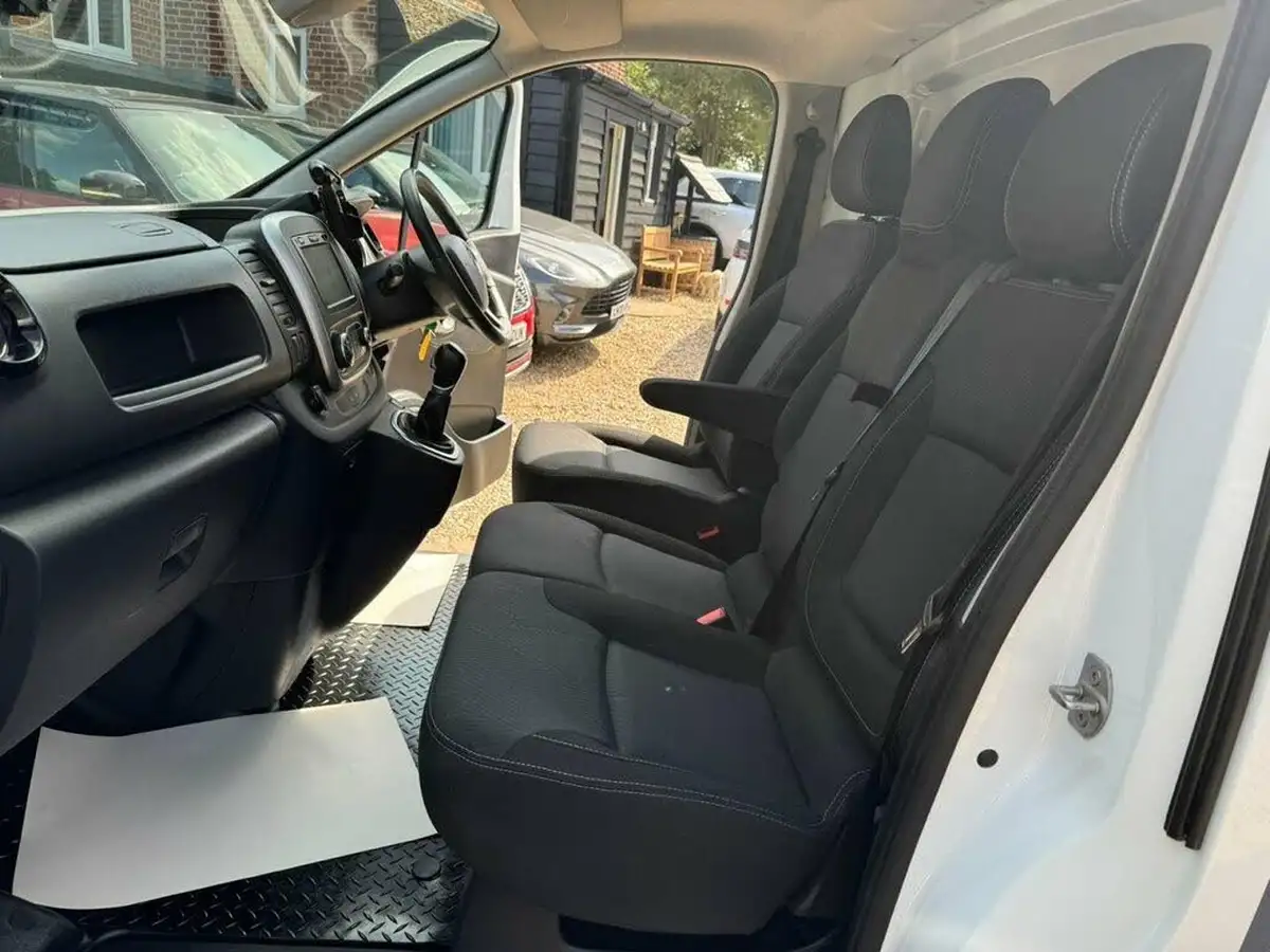 2021-renault-trafic-20dci-sl28-energy-170-black-edition-non-nav-edc-auto-big-12