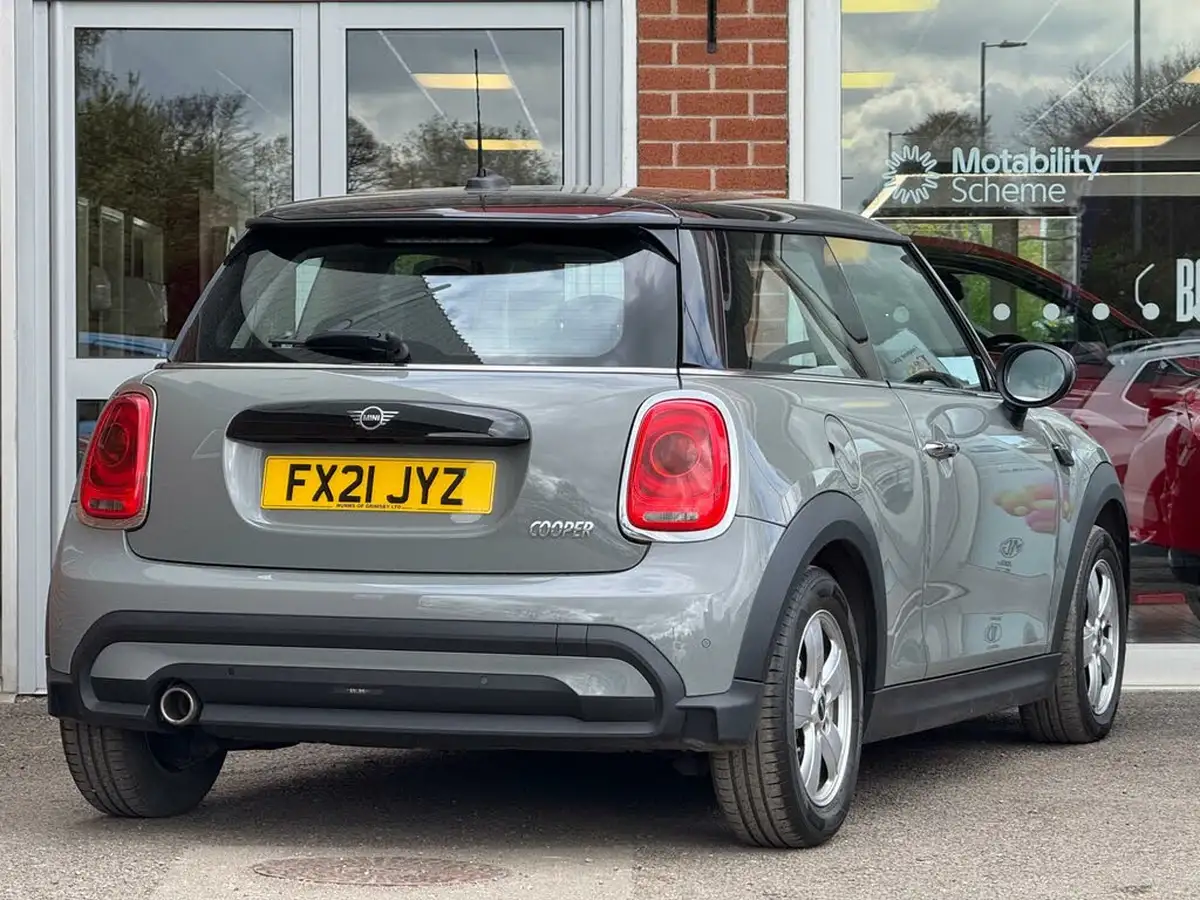 2021-mini-cooper-15-cooper-classic-hatchback-3d-big-7