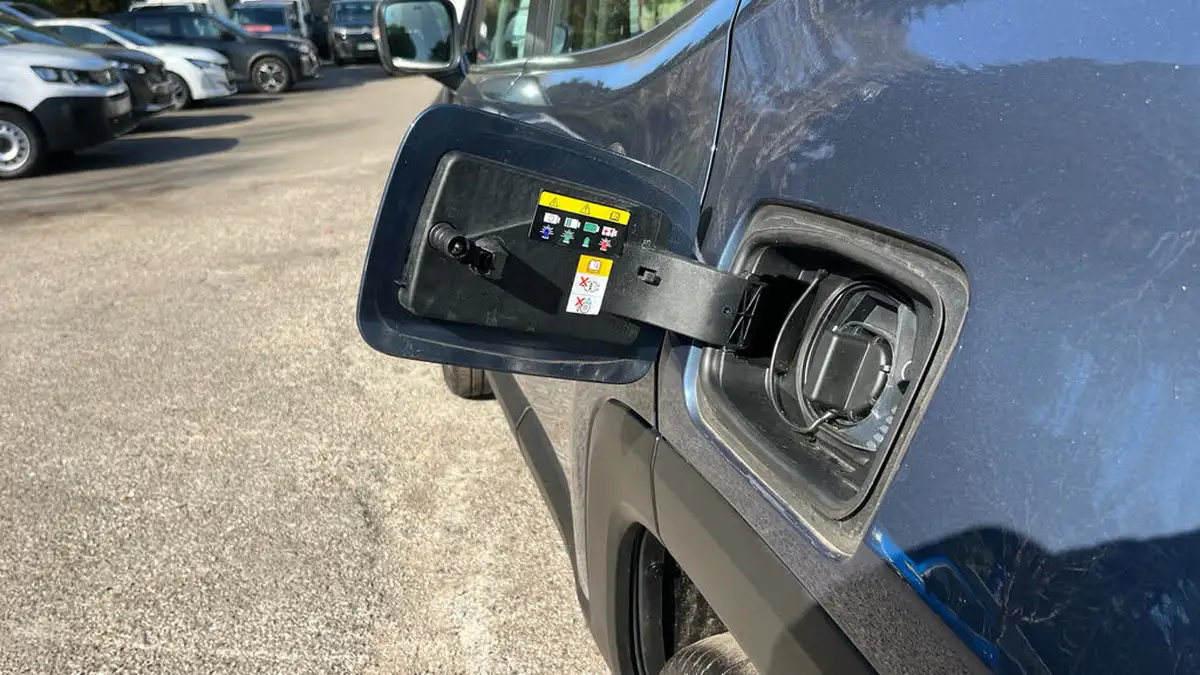 2021-jeep-renegade-13-gse-limited-phev-big-48