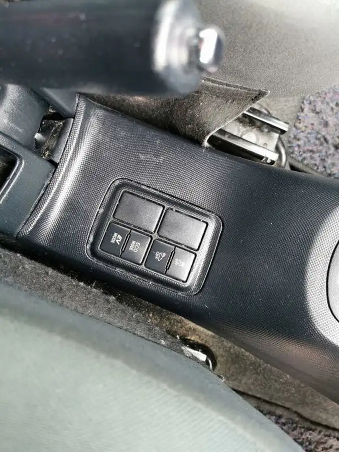 2016-toyota-aqua-15-hybrid-vvt-i-cvt-big-23