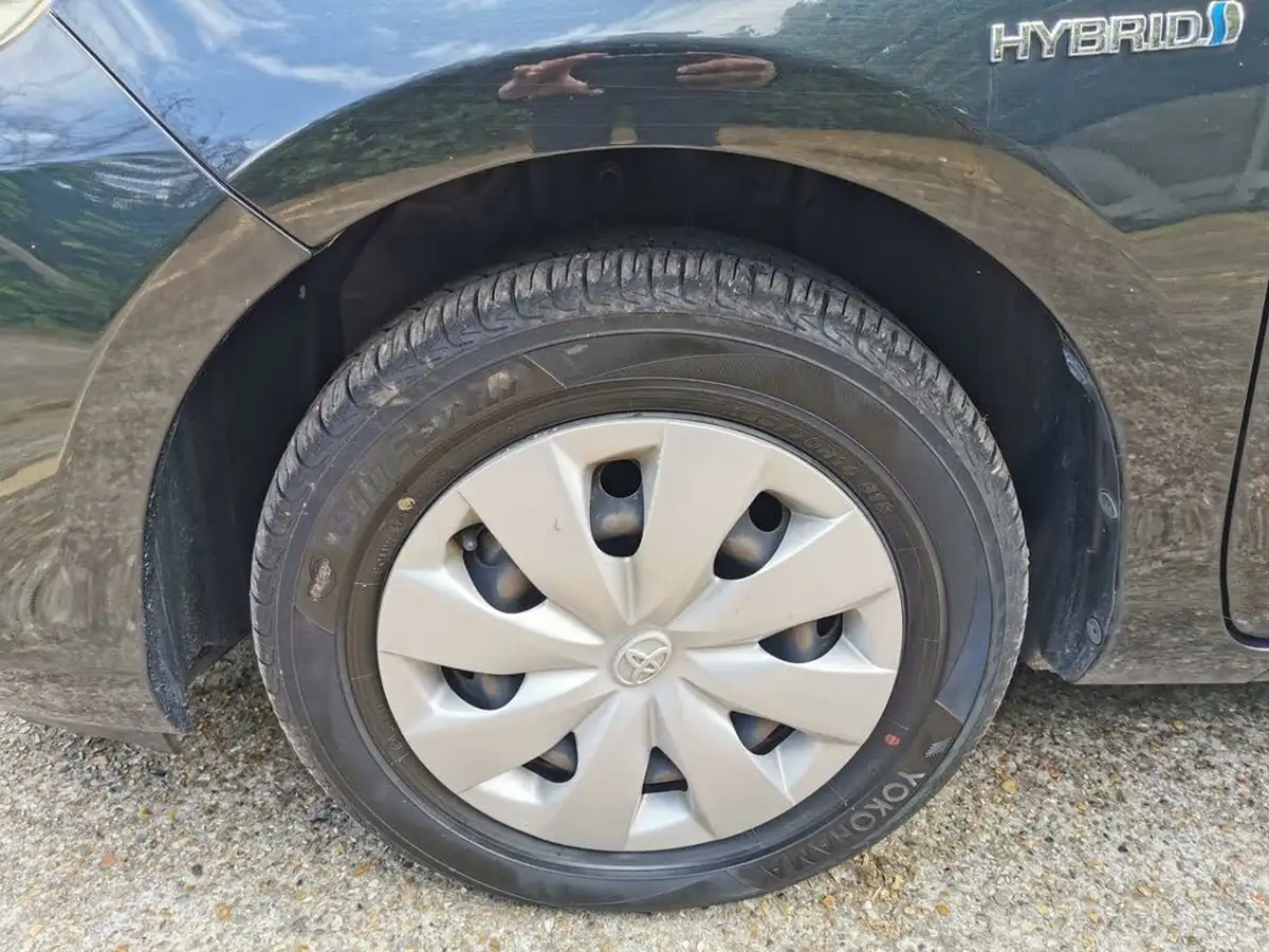 2016-toyota-aqua-15-hybrid-vvt-i-cvt-big-19