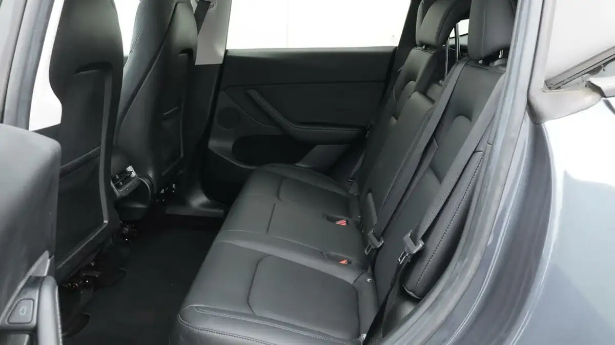 2023-tesla-model-y-e-rwd-big-16