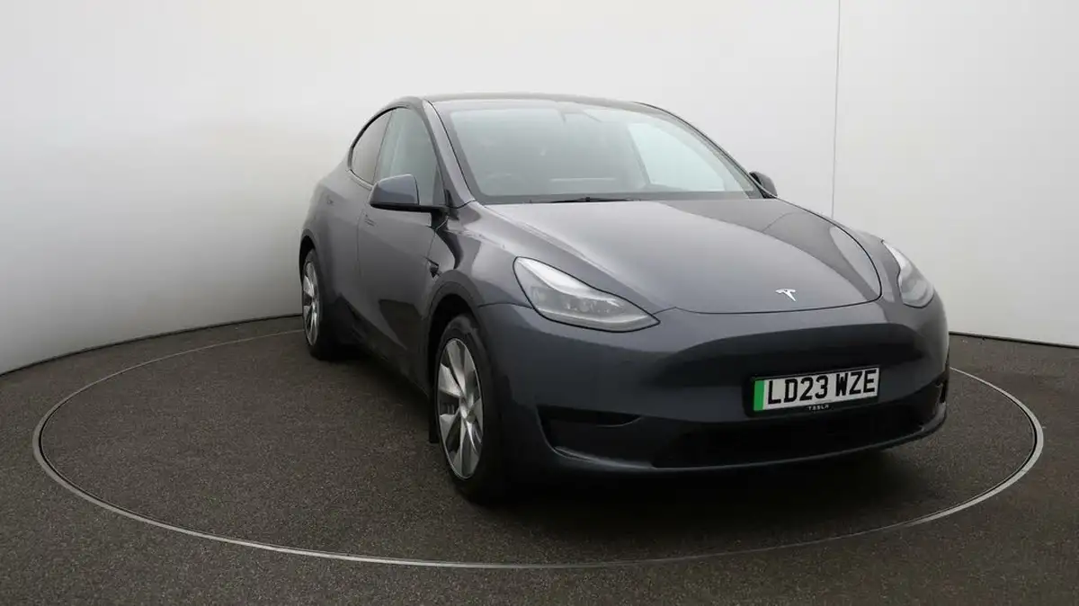 2023-tesla-model-y-e-rwd-big-33