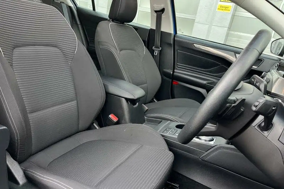 2019-ford-focus-10t-titanium-hatchback-auto-big-16