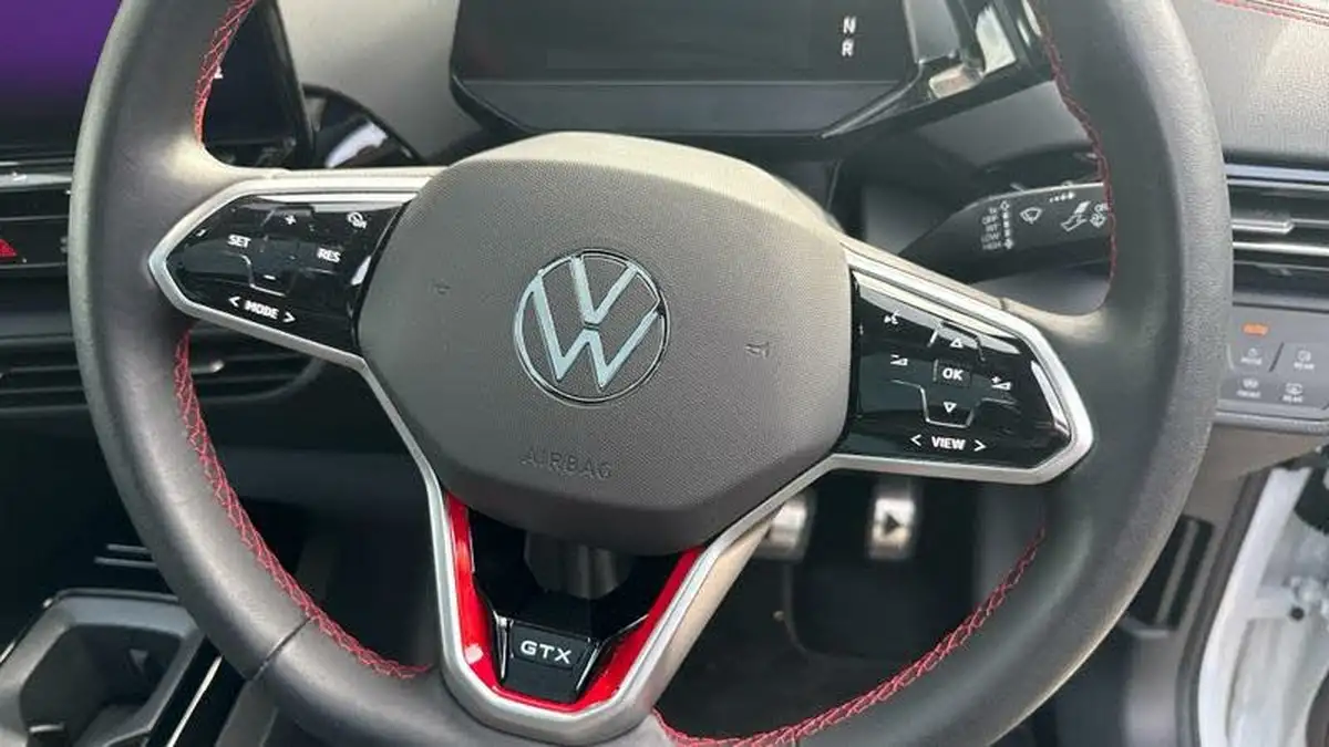 2023-volkswagen-id5-e-gtx-style-299ps-awd-big-11