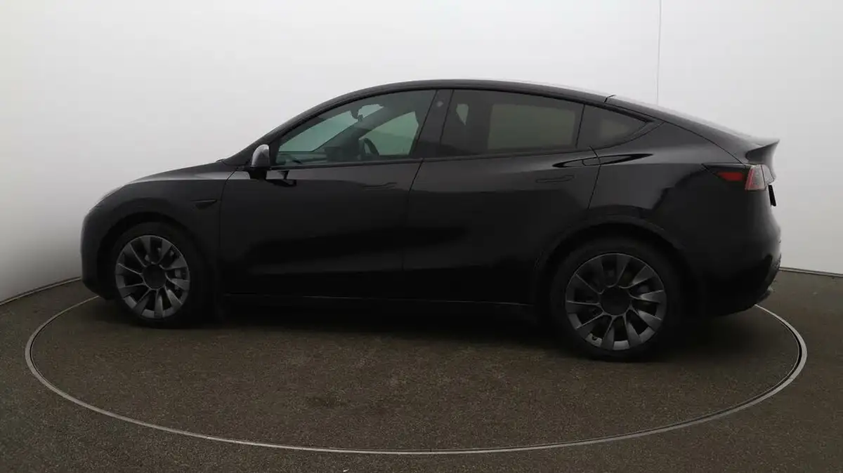 2022-tesla-model-y-e-long-range-big-49