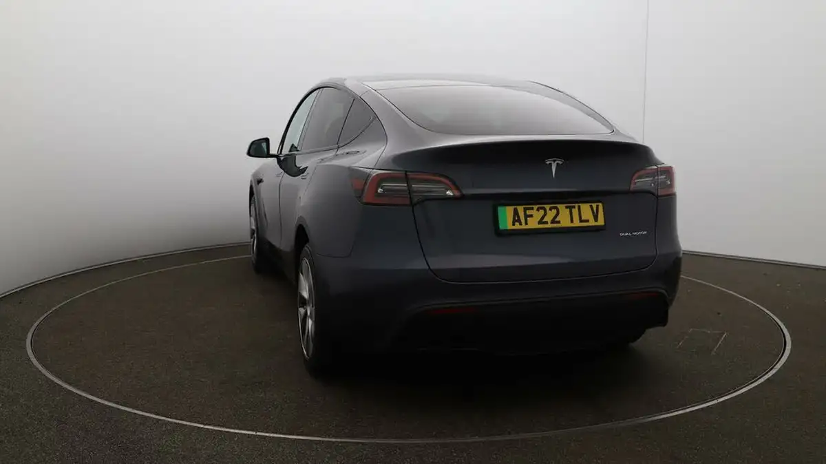 2022-tesla-model-y-e-long-range-big-51