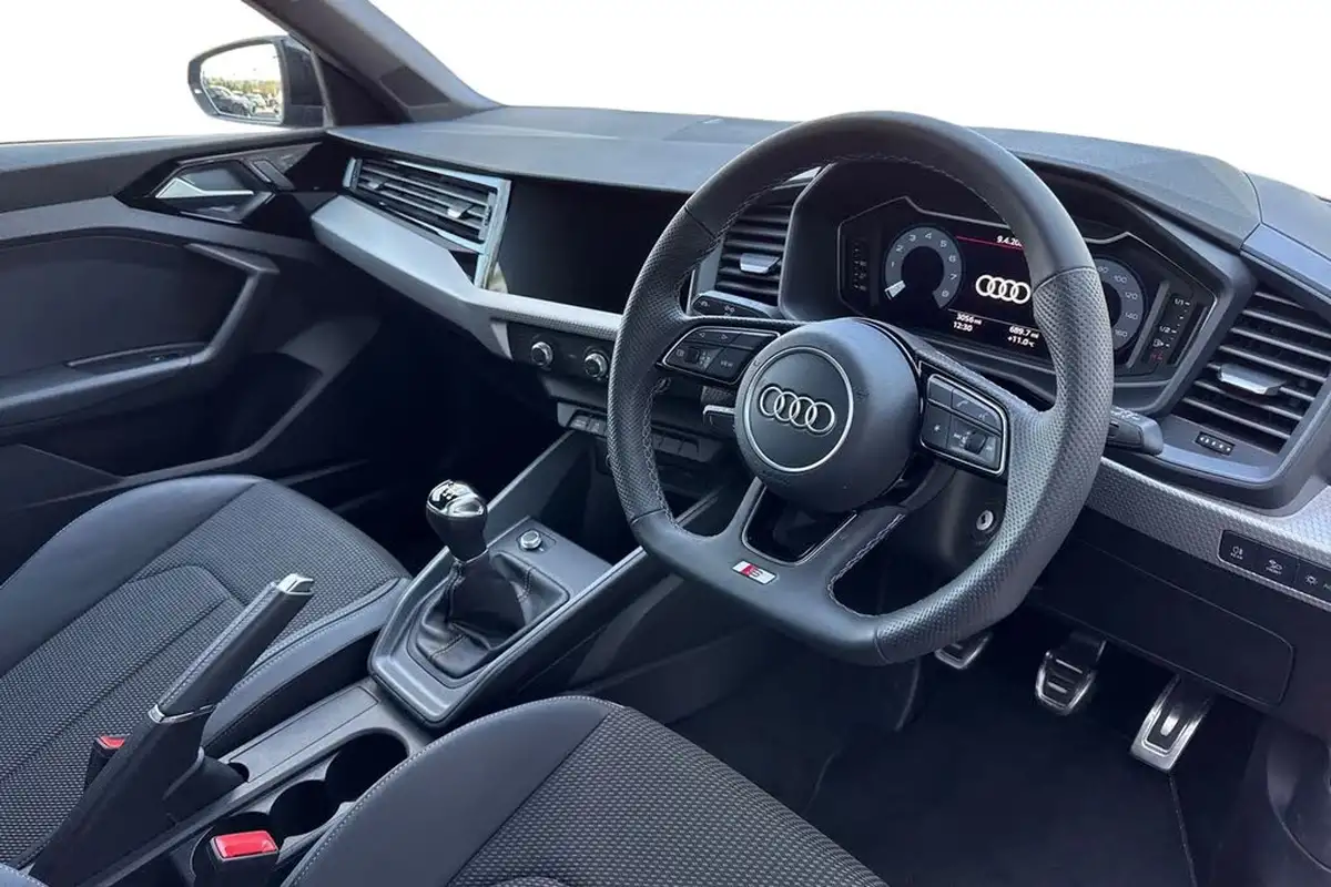 2024-audi-a1-10-30-tfsi-black-edition-116ps-big-13