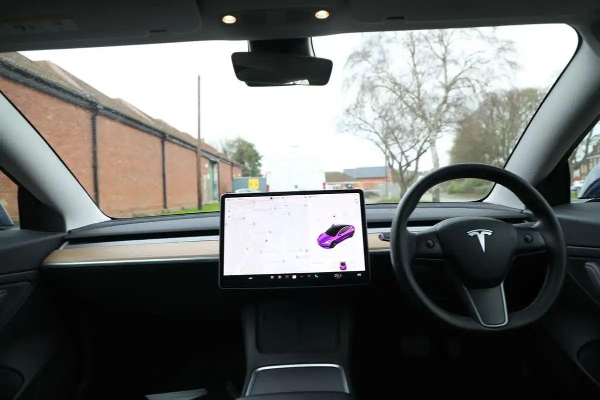 2020-tesla-model-3-e-long-range-big-14