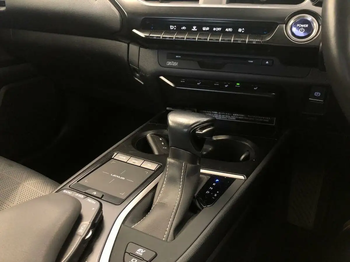 2022-lexus-ux-250h-20-ux-184bhp-without-navigation-big-16