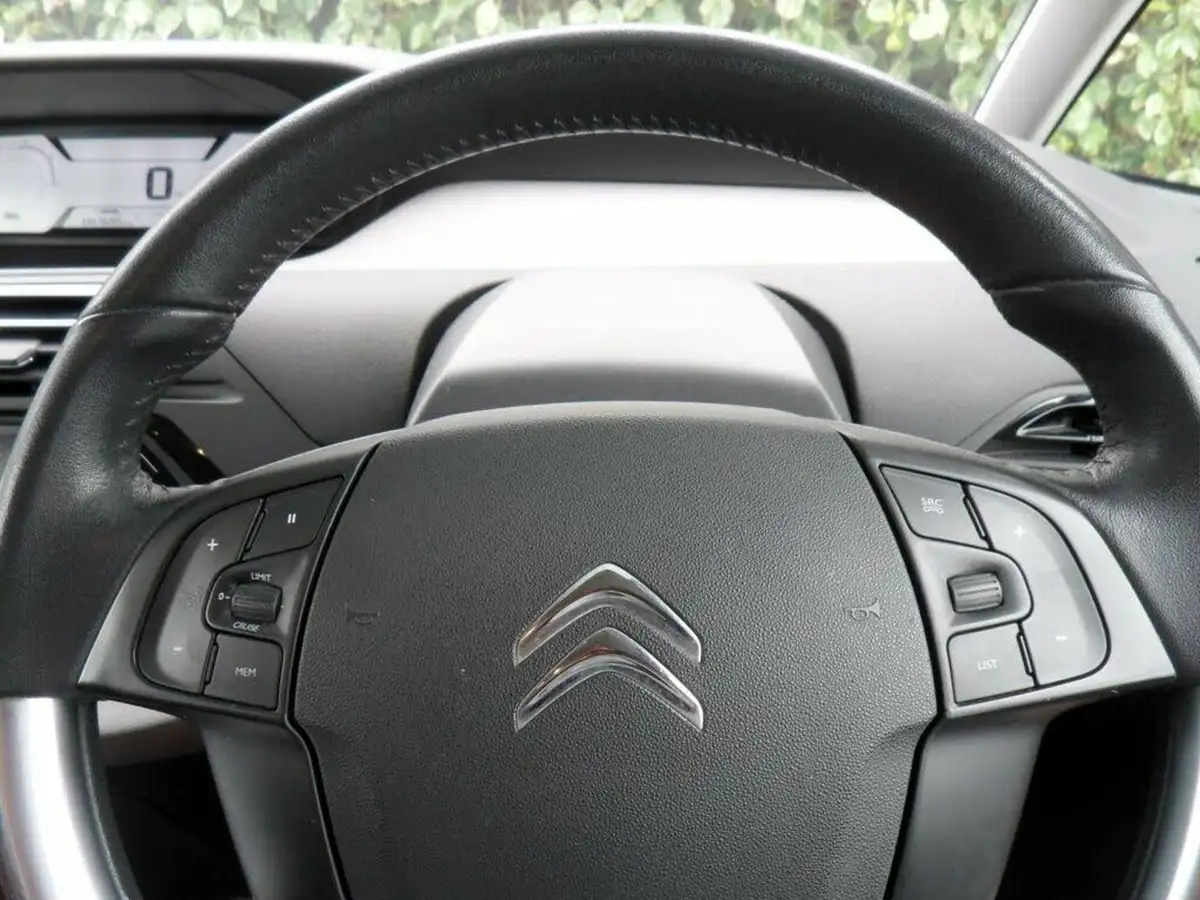 2015-citroen-c4-picasso-16e-hdi-vtr-115ps-big-28