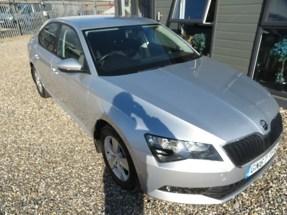 2017-skoda-superb-16tdi-s-hatchback-big-29