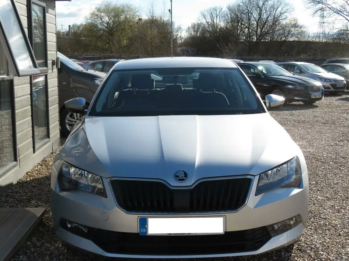 2017-skoda-superb-16tdi-s-hatchback-big-5