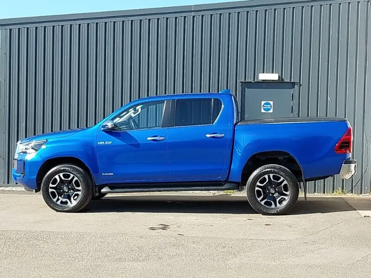 2023-toyota-hi-lux-28d-4d-invincible-2754cc-big-3