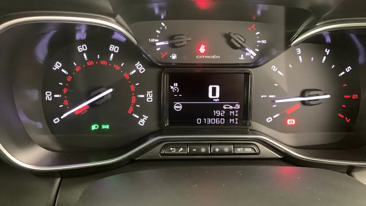 2022-citroen-c3-aircross-12-puretech-shine-plus-110ps-big-9