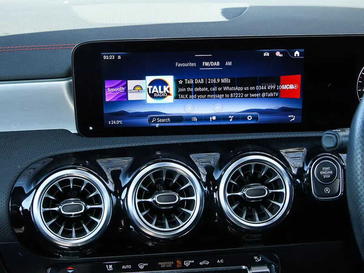 2024-mercedes-benz-cla-13-cla-180-amg-line-executive-shooting-brake-5d-big-15