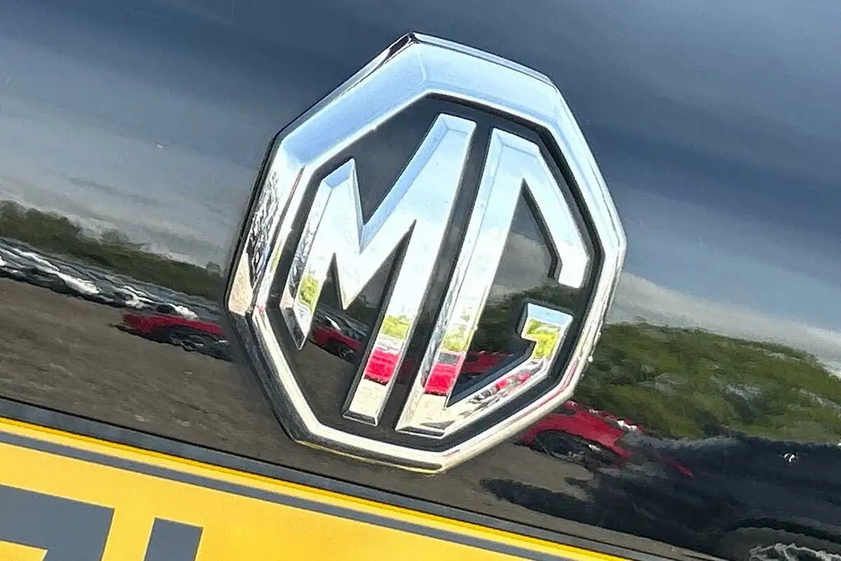 2022-mg-hs-15t-gdi-exclusive-162ps-big-25