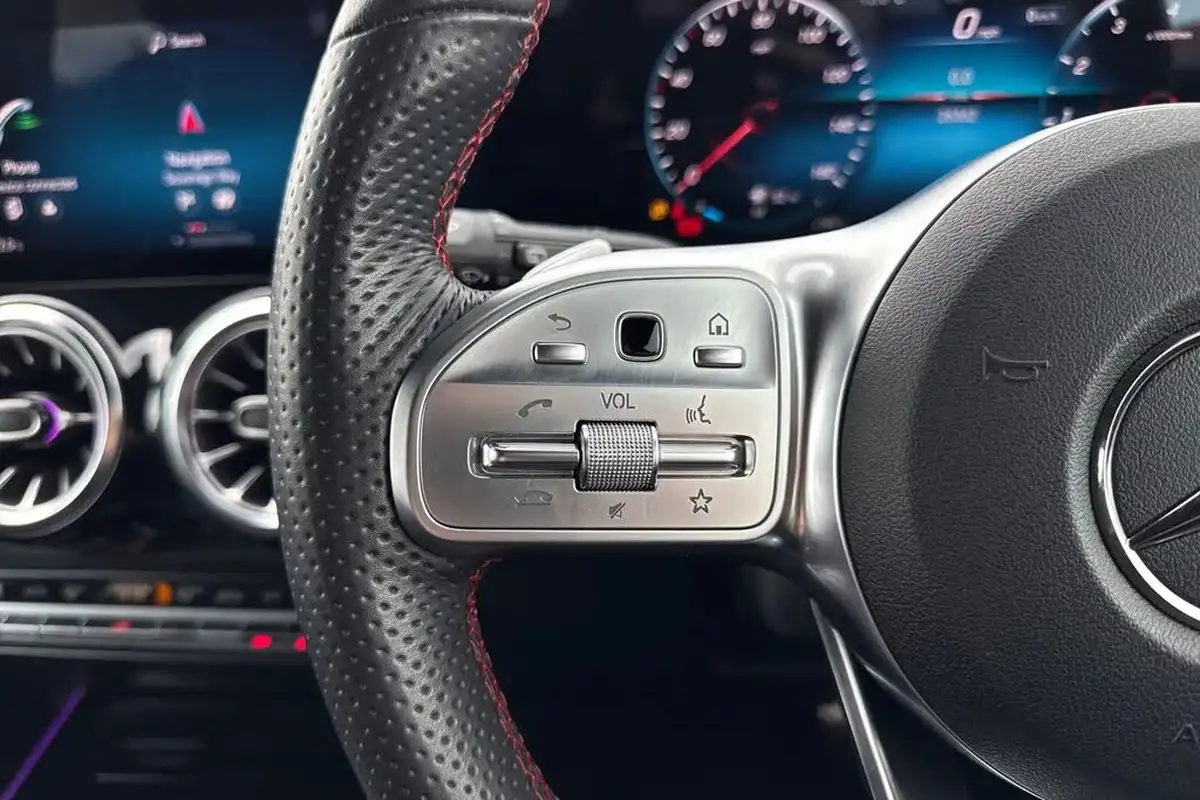 2022-mercedes-benz-glb-class-13-glb200-amg-line-premium-7g-tronic-big-39