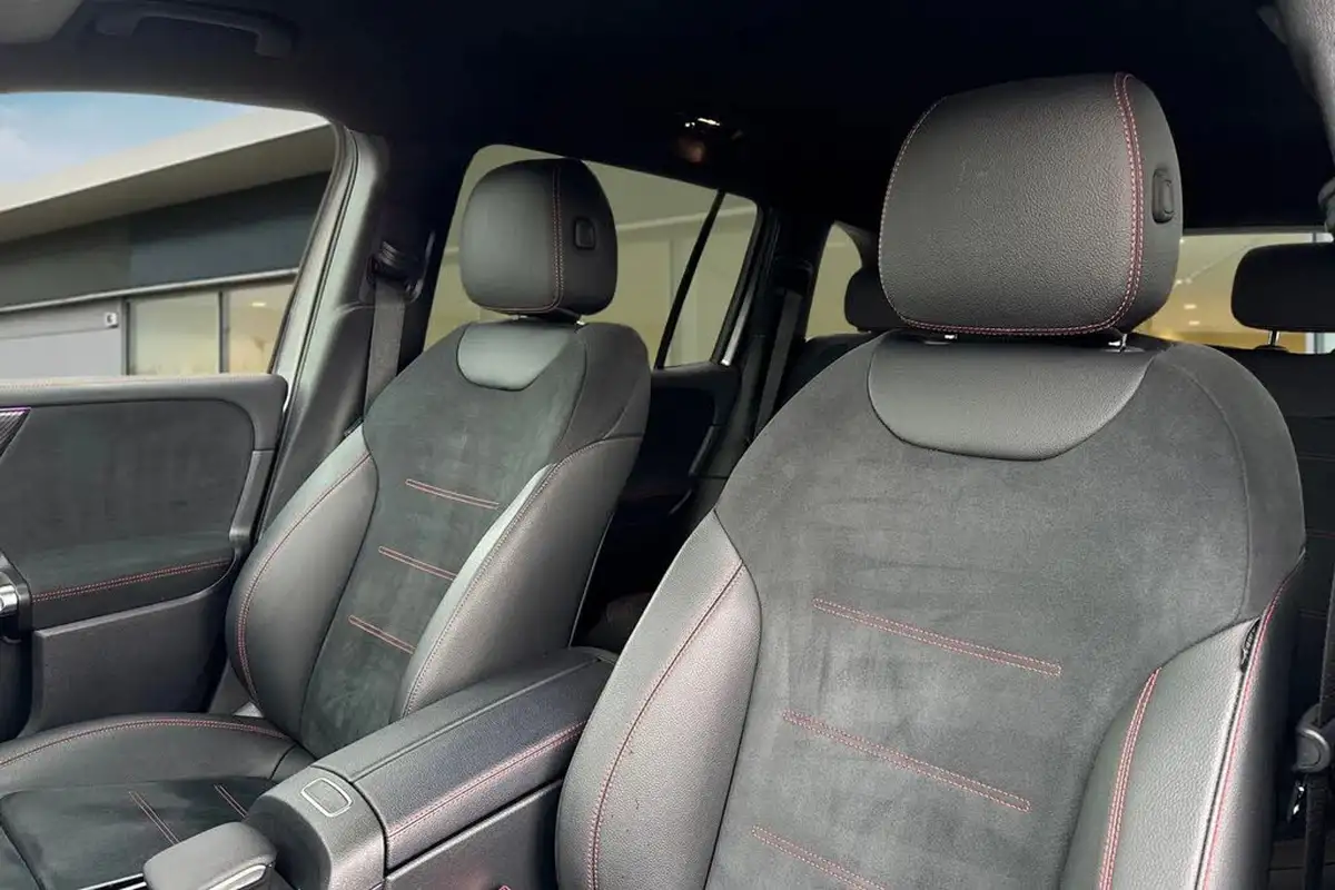 2022-mercedes-benz-glb-class-13-glb200-amg-line-premium-7g-tronic-big-15