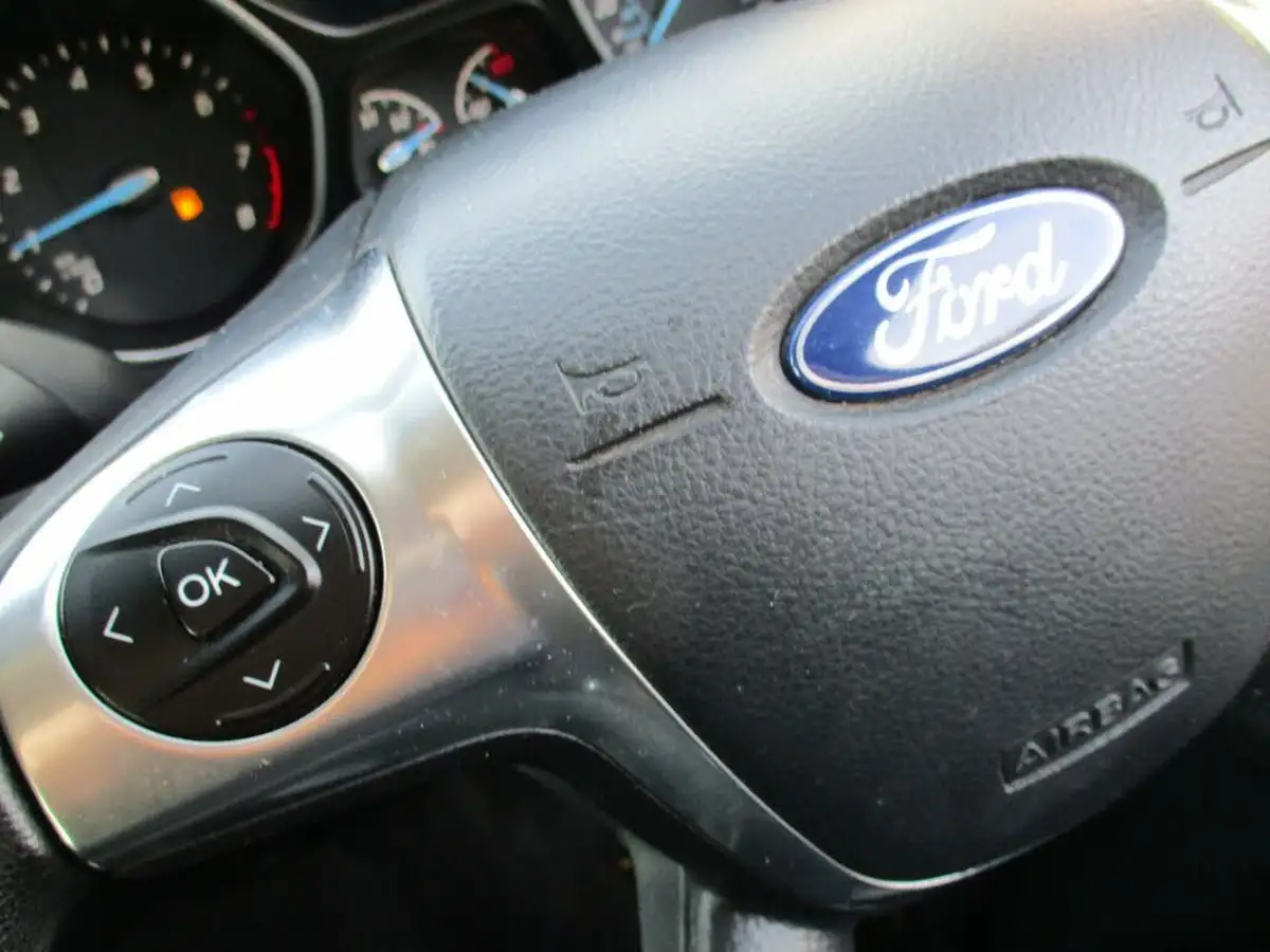 2012-ford-focus-16-zetec-ti-vct-105ps-hatchback-big-12