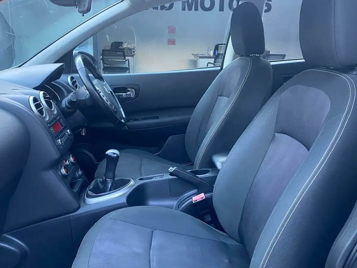 2012-nissan-qashqai-16-acenta-big-13