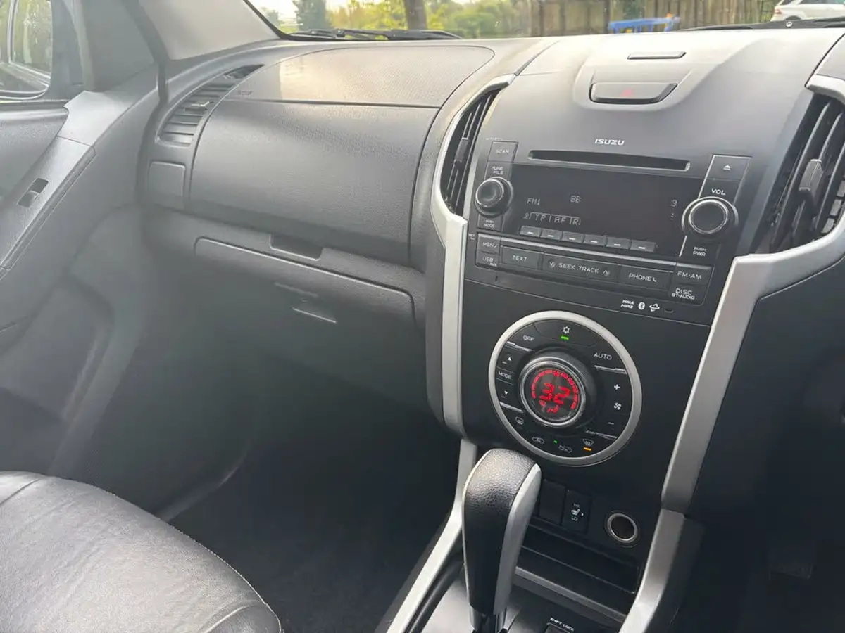2015-isuzu-d-max-25td-utah-huntsman-auto-big-12