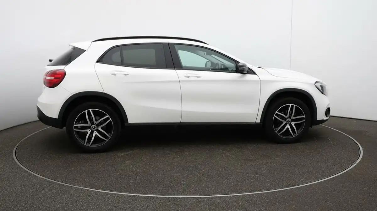 2019-mercedes-benz-gla-class-16-gla-180-urban-edition-ss-big-41