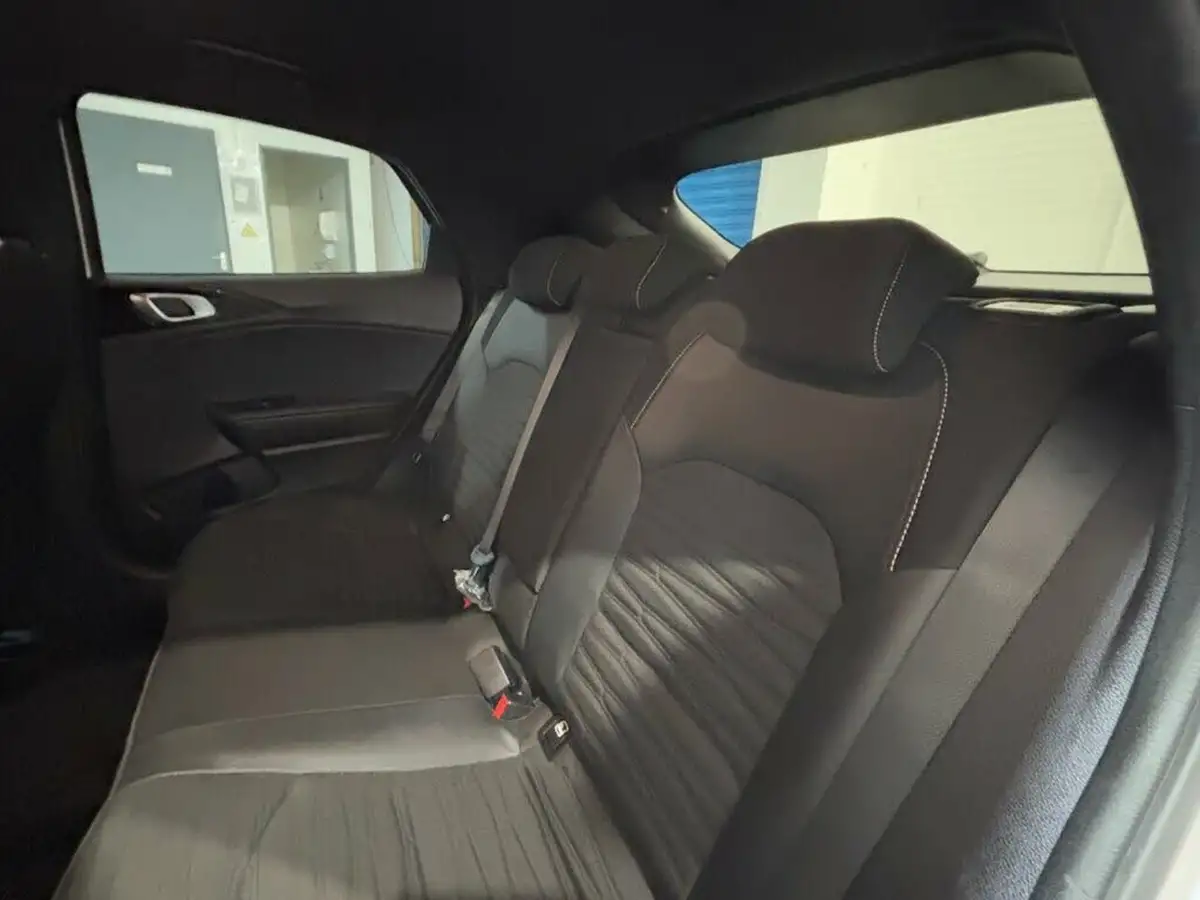 2023-kia-xceed-15-t-gdi-gt-line-158bhp-big-17