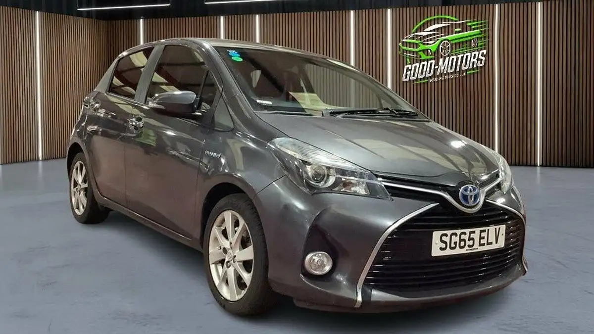 2015-toyota-yaris-15-vvt-i-sport-hybrid-big-2