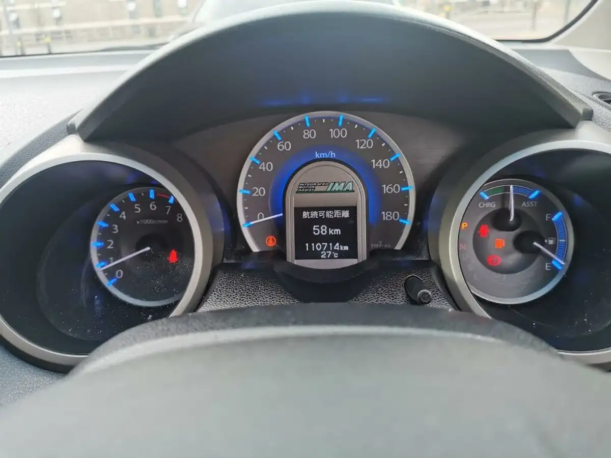 2012-honda-jazz-big-41