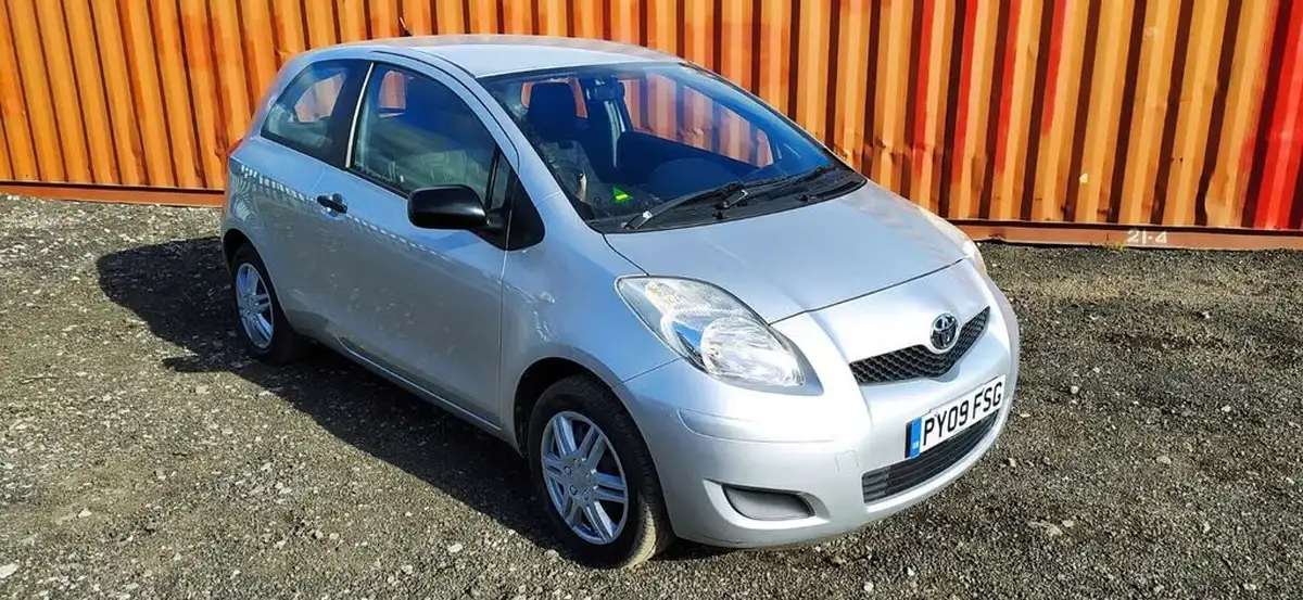 2009-toyota-yaris-10-t2-3d-996cc-big-3