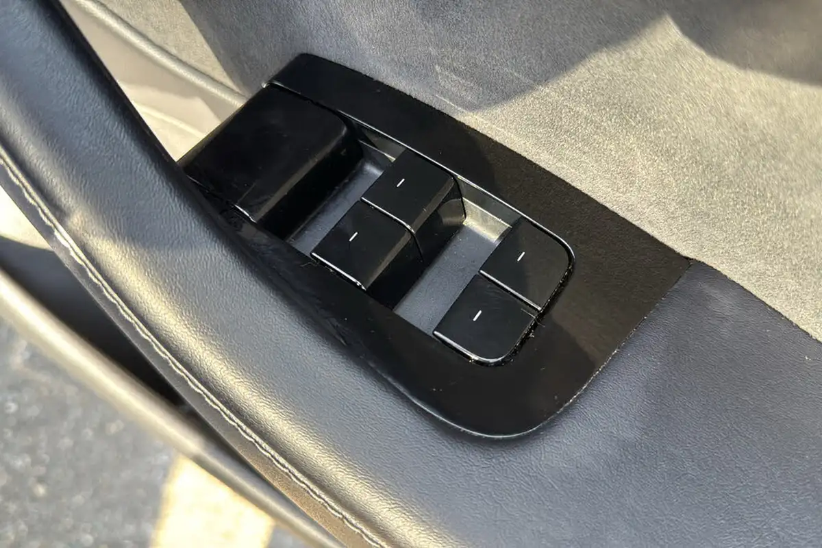 2020-tesla-model-3-e-long-range-big-23
