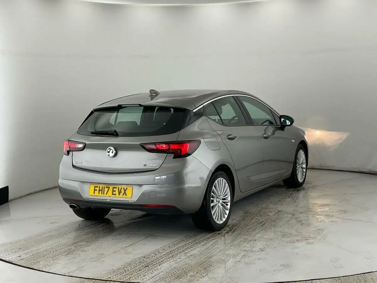 2017-vauxhall-astra-16cdti-biturbo-elite-nav-hatchback-big-3