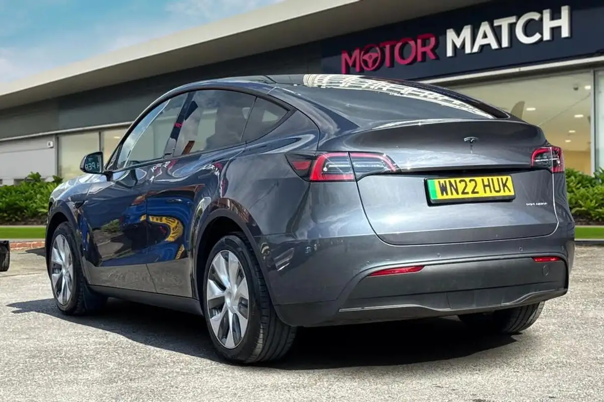 2022-tesla-model-y-e-long-range-big-1