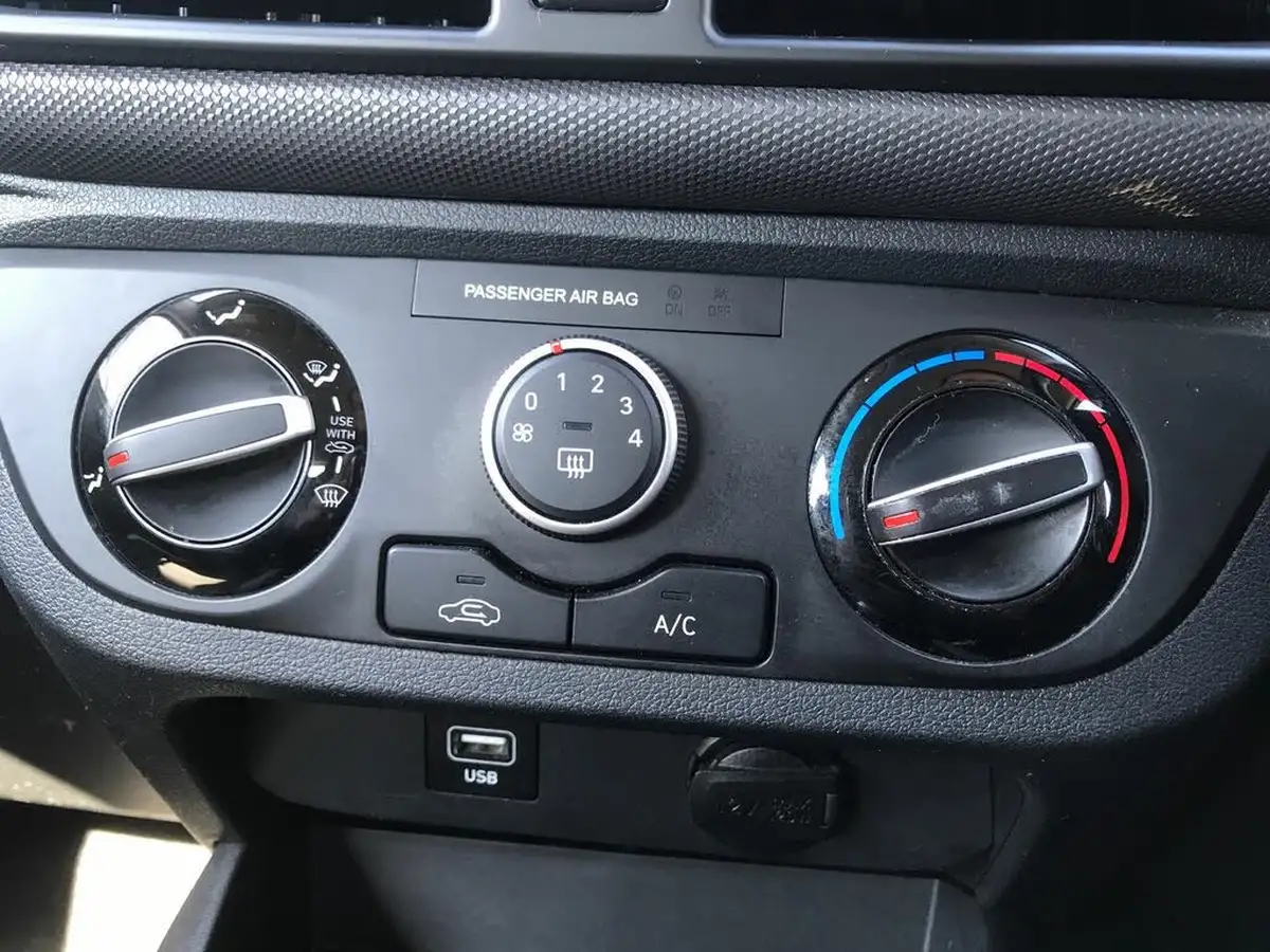 2020-hyundai-i10-10-se-connect-big-17