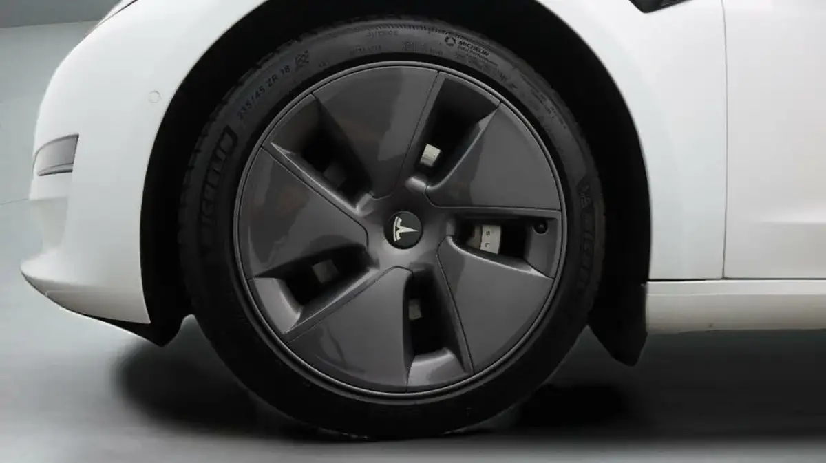 2021-tesla-model-3-e-long-range-4x4-big-18