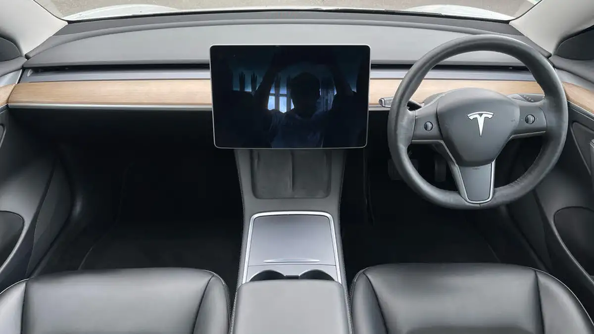 2021-tesla-model-3-e-long-range-awd-big-10