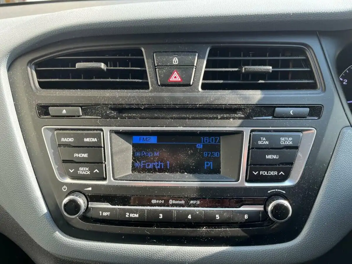 2016-hyundai-i20-12-se-hatchback-5d-big-7