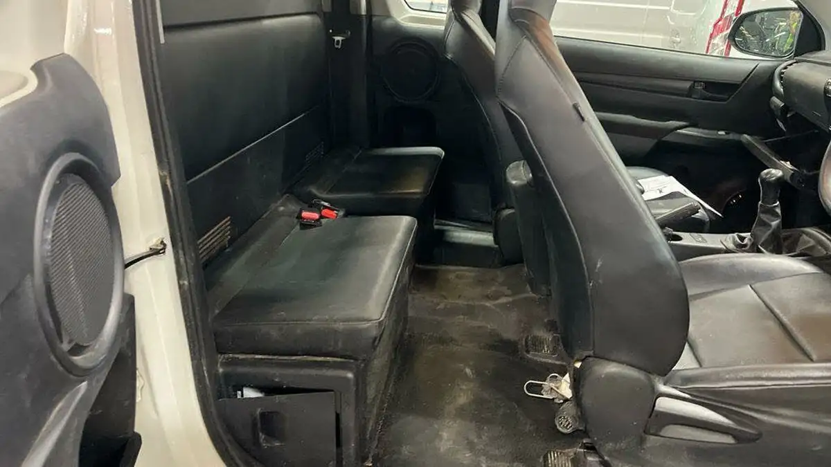 2023-toyota-hi-lux-24d-4d-active-extra-cab-pick-up-big-6