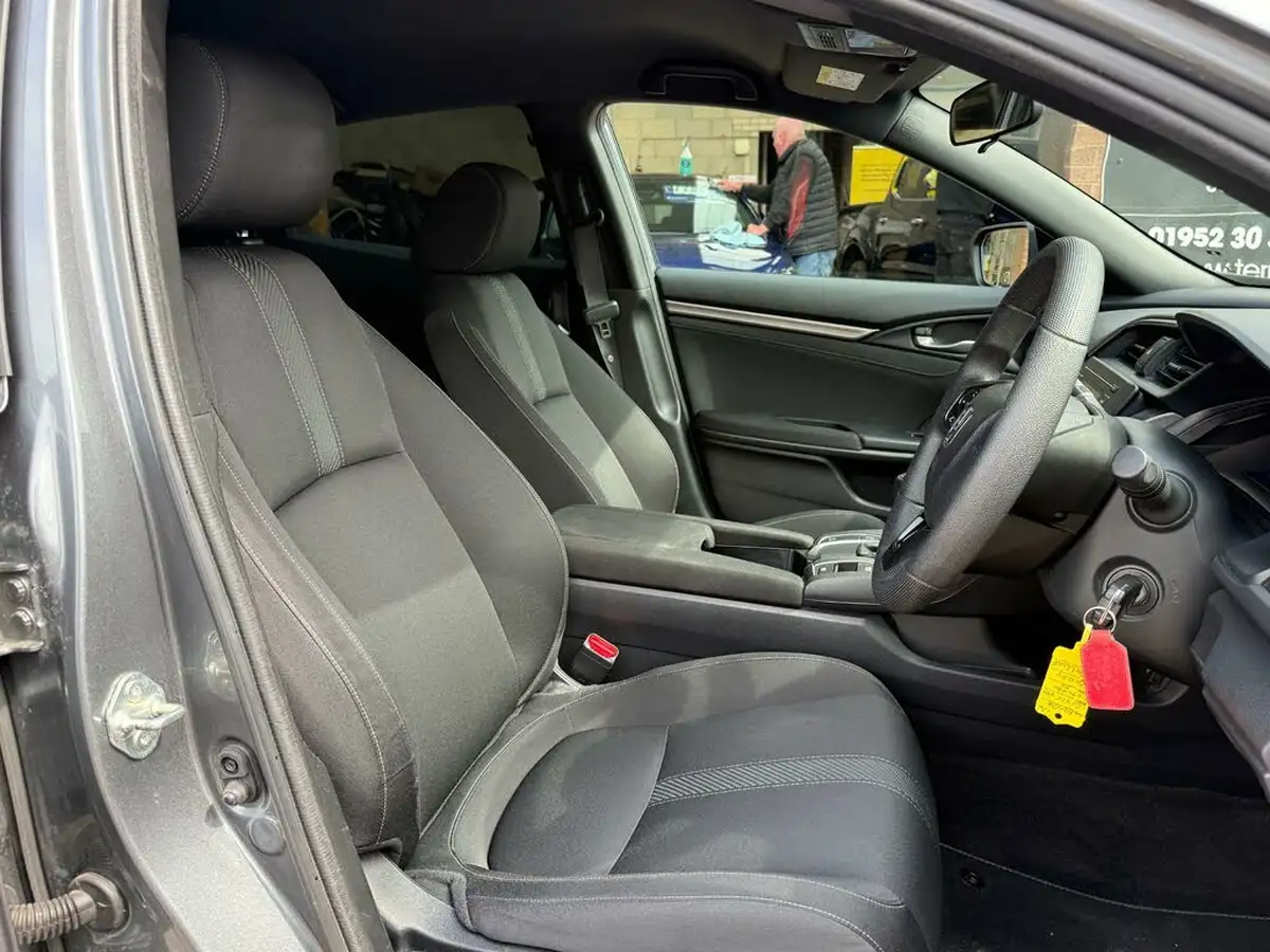 2018-honda-civic-10-vtec-turbo-se-126ps-hatchback-5d-big-23