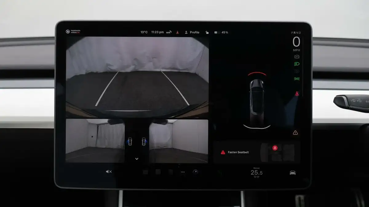 2020-tesla-model-3-e-performance-big-25