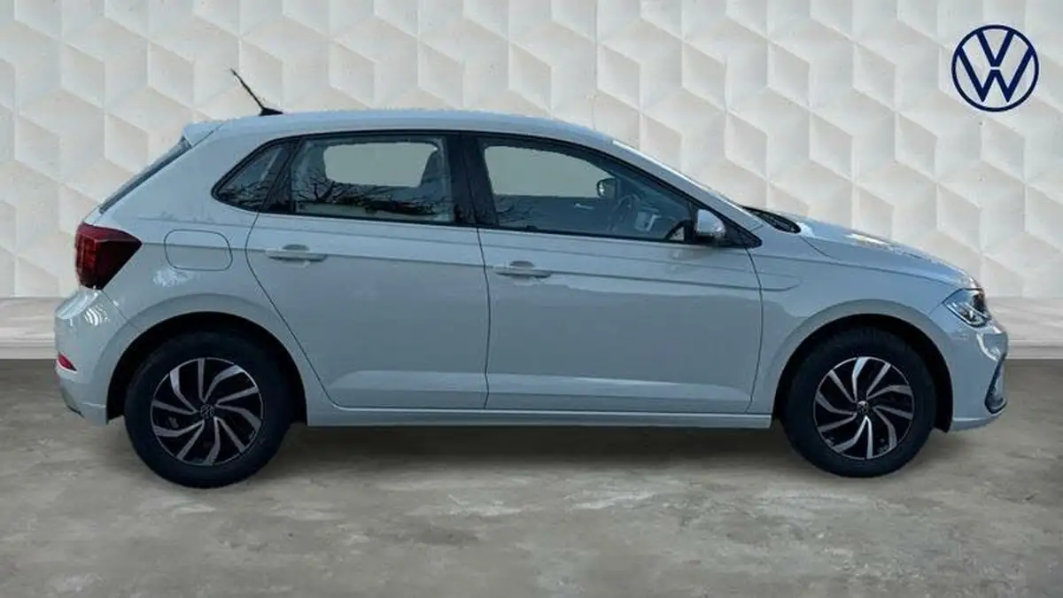 2023-volkswagen-polo-10-tsi-life-big-3