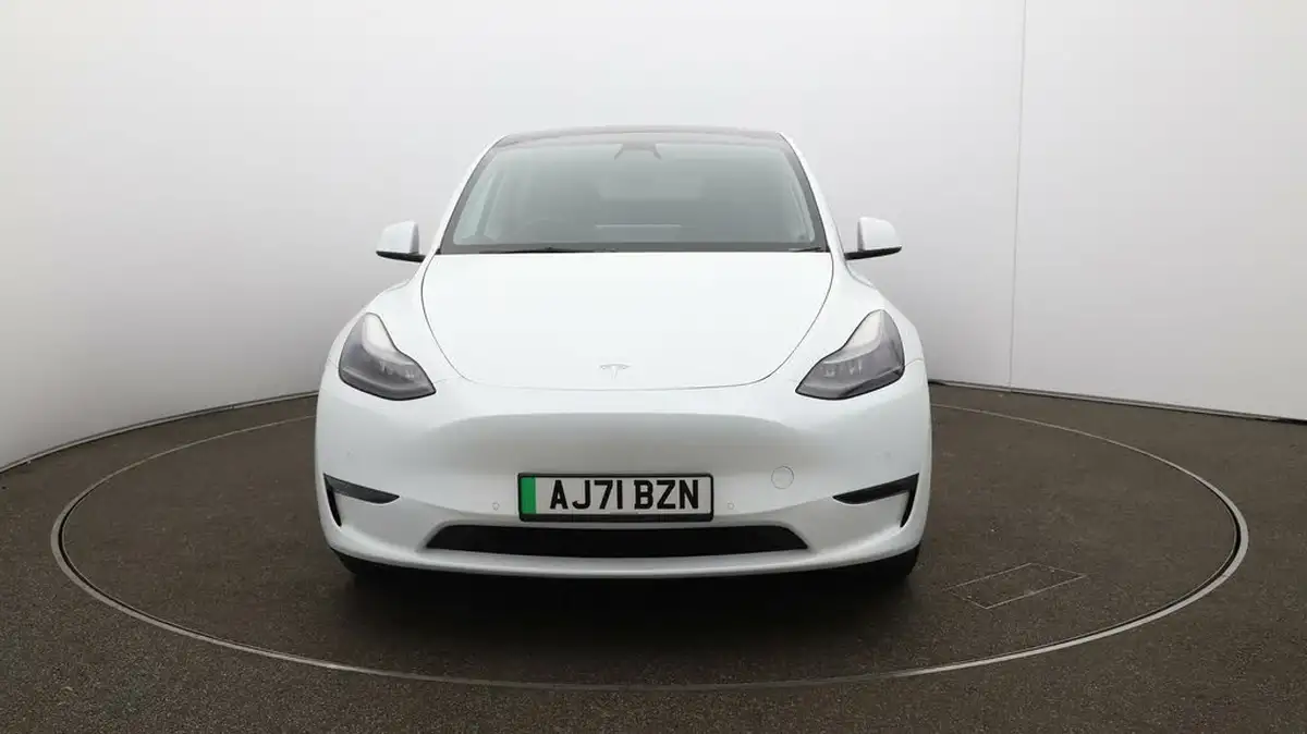 2022-tesla-model-y-e-long-range-big-31
