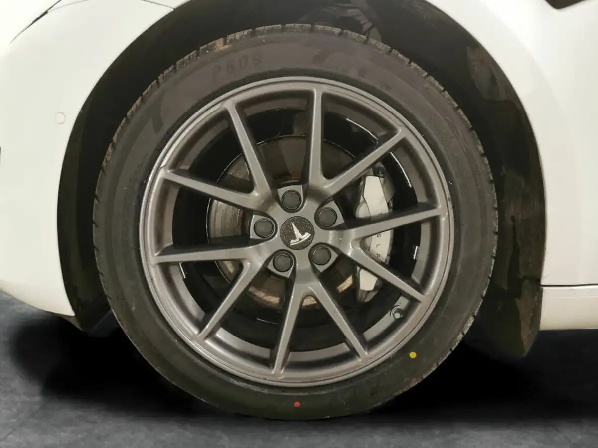 2022-tesla-model-3-e-long-range-big-23