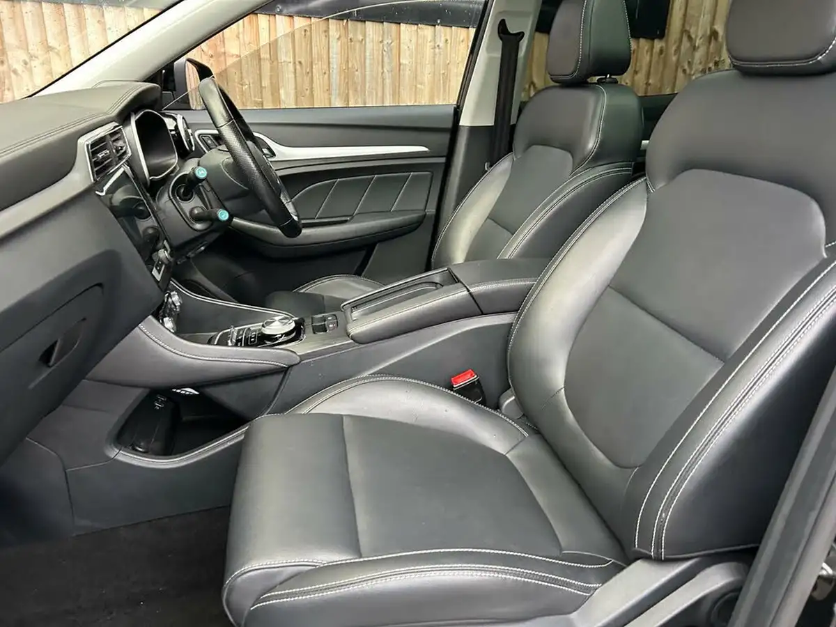 2021-mg-zs-suv-e-exclusive-ev-big-3