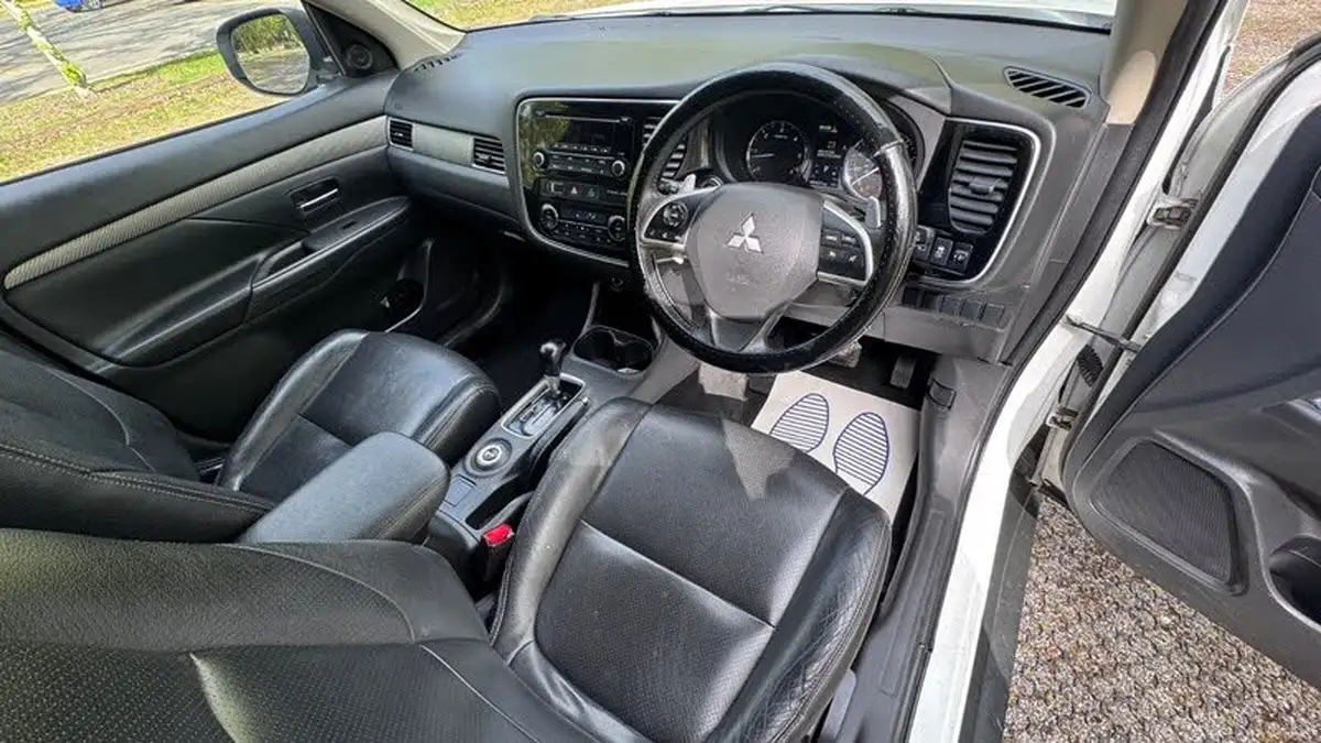 2015-mitsubishi-outlander-22di-d-gx3-7st-auto-big-17