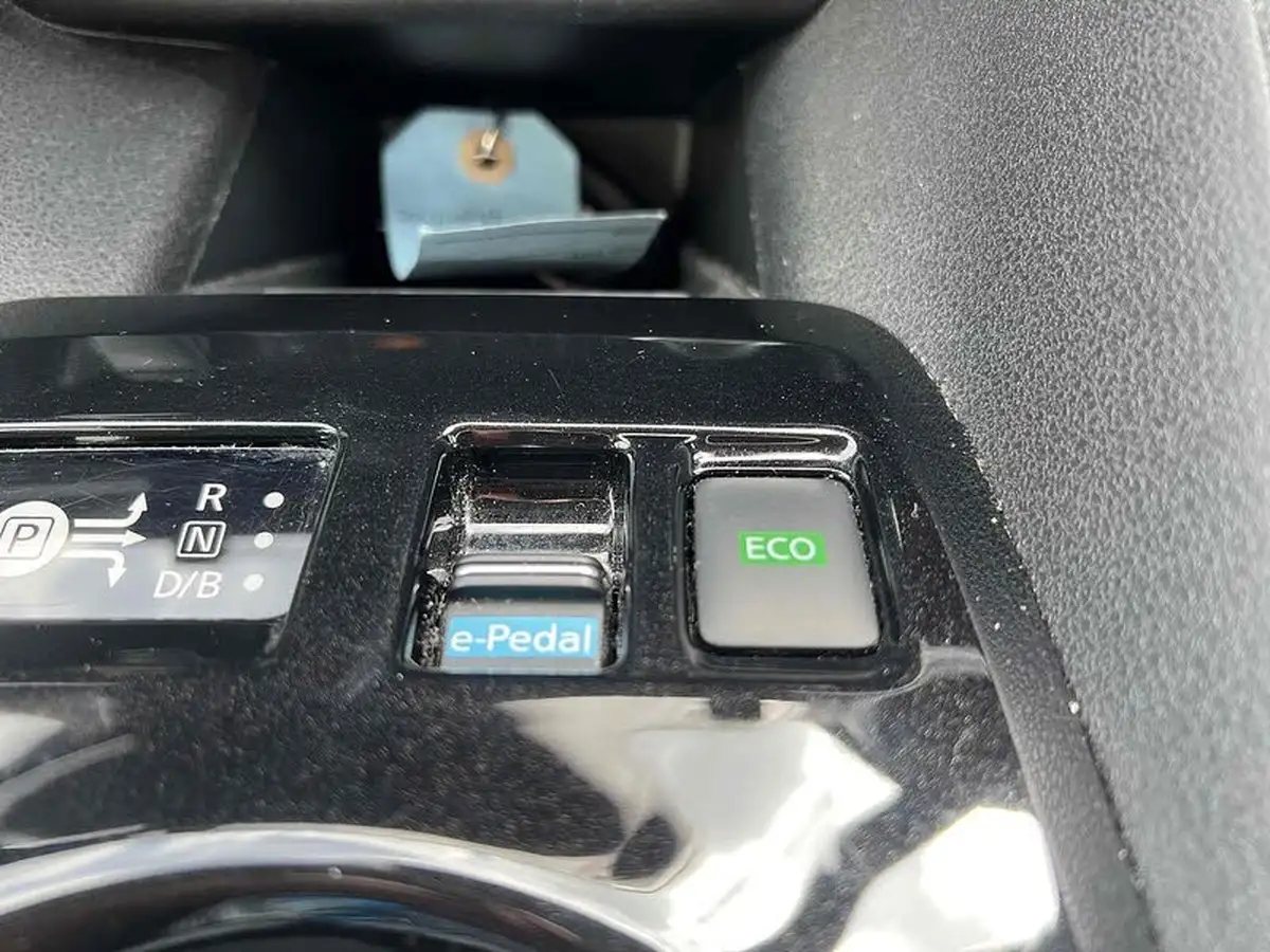 2021-nissan-leaf-e-tekna-big-35