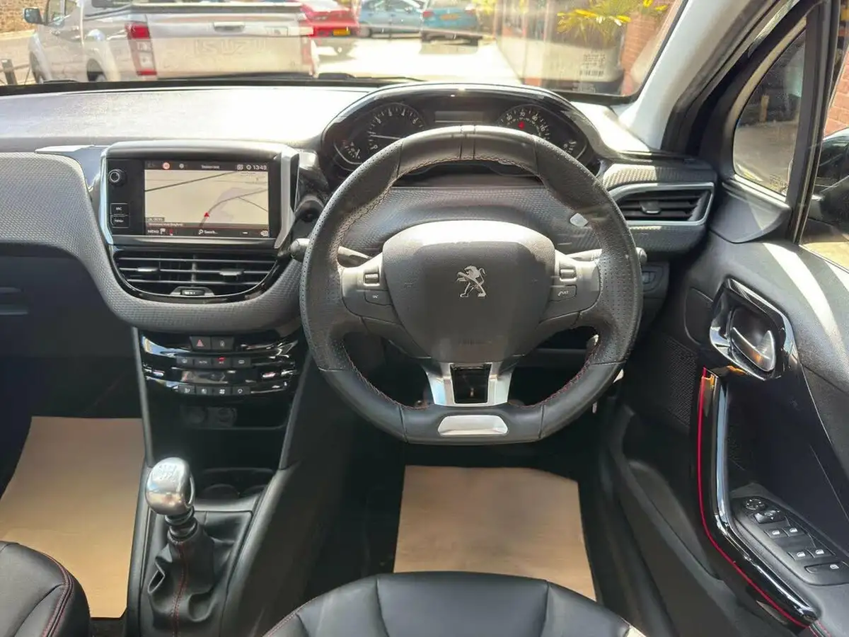 2019-peugeot-208-12-puretech-gt-line-110bhp-big-13